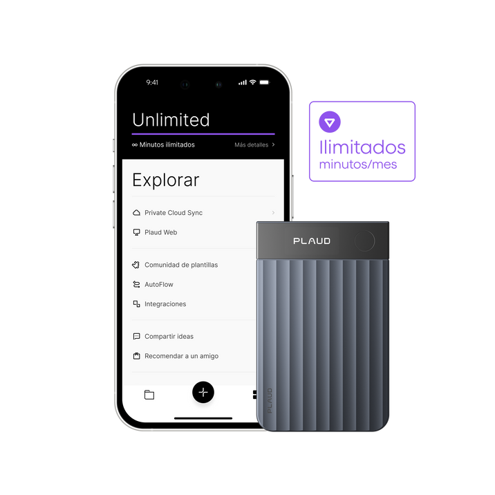 Plaud Note Pro azul grisáceo junto a la Plaud App en un smartphone, mostrando el plan Unlimited con minutos ilimitados.
