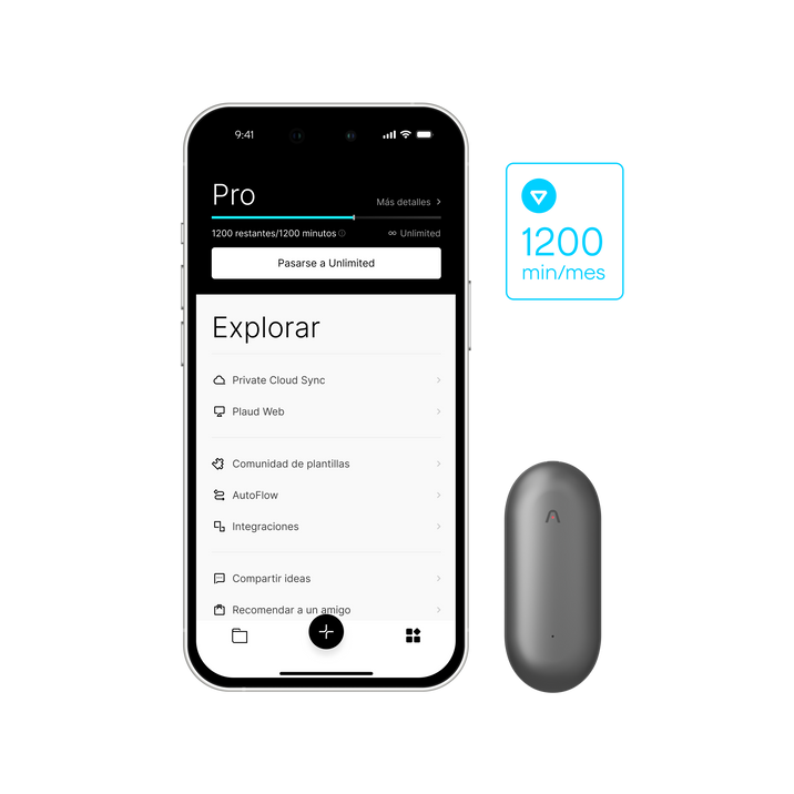 Plaud NotePin gris junto a la Plaud App en un teléfono, mostrando el plan Pro con 1200 minutos mensuales.