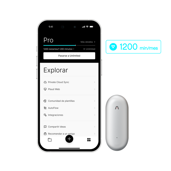Interfaz de la Plaud App en un teléfono mostrando el plan Pro con 1200 minutos, junto a un Plaud NotePin blanco.