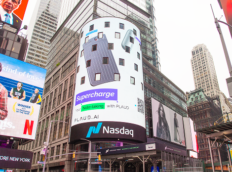 Anuncio de Plaud Note y Plaud NotePin en una gran pantalla de Nasdaq en Times Square.