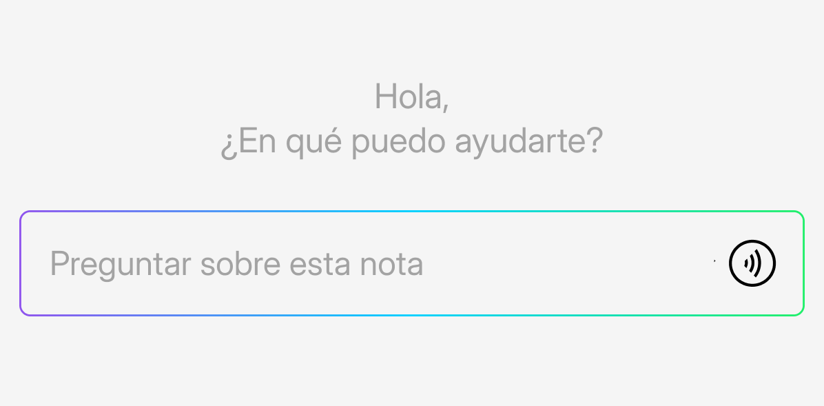 Interfaz de chat de Plaud con mensaje "Hola, ¿En qué puedo ayudarte?" y campo de entrada "Preguntar sobre esta nota" con icon