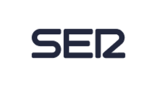 Logotipo de SER en azul oscuro sobre fondo negro.