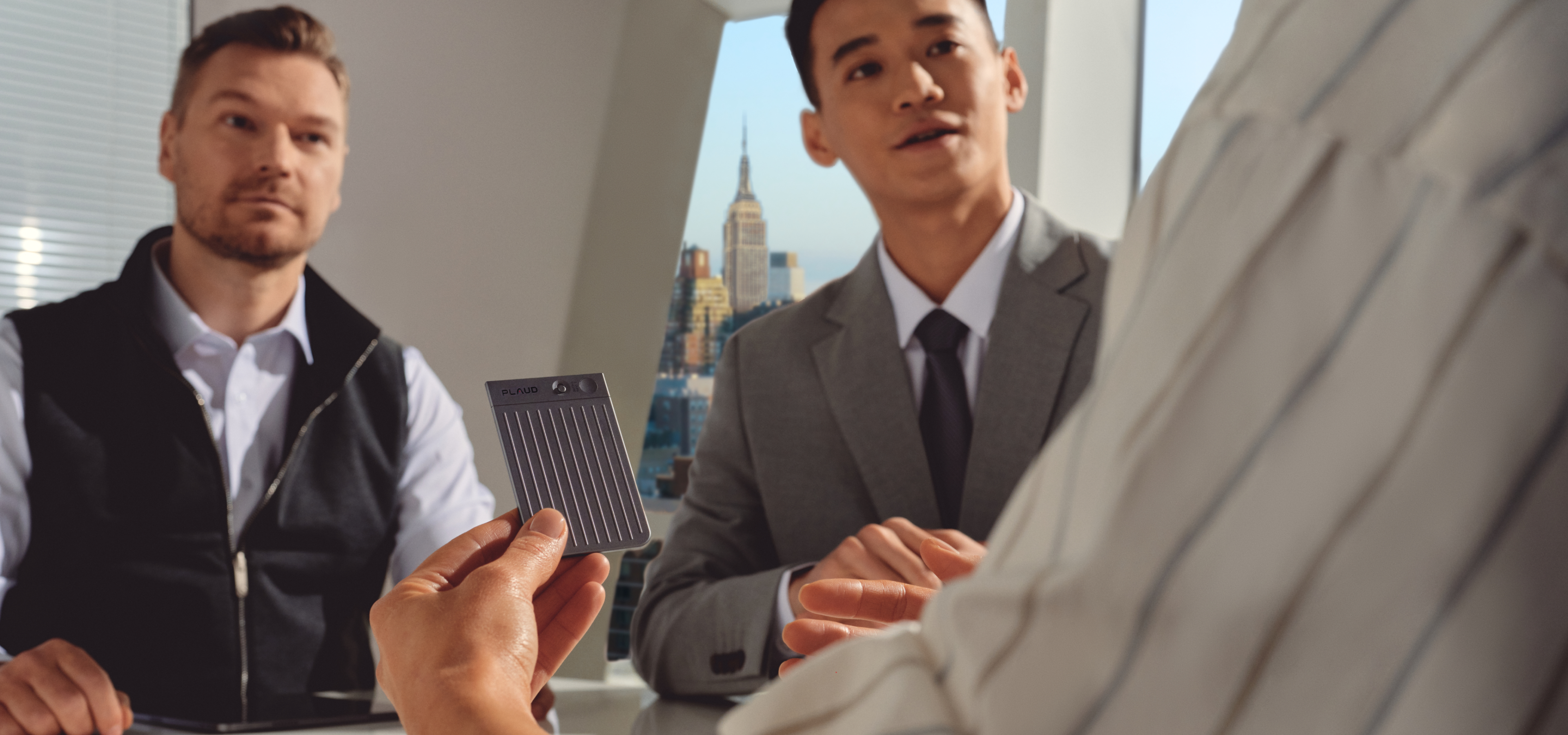 <style>
    .discount-subtitle {
        font-size: 20px !important; /* 副标题大小 */
        font-weight: 600;
        color: #000;
        margin: 0; /* 清除默认上下间距 */
        margin-bottom: 0.2rem; /* 自定义一个更小的间距（贴近主标题） */
        line-height: 1.2; /* 行距压缩，让它更贴近主标题 */
    }

    .highlight {
        background: linear-gradient(90deg, #7F5AF0, #00C9A7);
        color: white !important;
        padding: 2px 8px;
        border-radius: 8px;
        font-weight: 600;
        display: inline-block;
    }

    .black-text {
        color: #000000 !important;
    }

    .bold-text {
        font-weight: 700;
    }

    h2.header-1 {
        font-size: 36px;
        margin: 0; /* 去掉默认间距 */
        margin-bottom: 0.3rem; /* 进一步缩小与副标题距离 */
        color: #ffffff;
        line-height: 1.3;
    }

    .h8 {
        font-size: 20px !important;
        margin: 0;              /* 去掉默认上下间距 */
        margin-top: 0.3rem;     /* 与主标题保持紧凑 */
        margin-bottom: 1.5rem;  /* ✅ 段落与系统按钮之间的距离 */
        color: #ffffff;
    }

    /* ✅ 手机端适配 */
    @media (max-width: 767px) {
        .discount-subtitle {
            font-size: 18px !important;
        }
        h2.header-1 {
            font-size: 28px !important;
        }
        .h8 {
            font-size: 18px !important;
            margin-bottom: 1rem; /* 移动端段落与按钮间距 */
        }
    }
</style>

<p class="discount-subtitle">
  <span class="black-text bold-text"></span> 
  <span class="highlight">Hasta un 12 % de DESCUENTO</span> 
  <span class="black-text bold-text"></span>
</p>

<h2 class="header-1 font-weight-6">Ahorra más comprando más</h2>

<p class="h8 font-weight-6"></p>