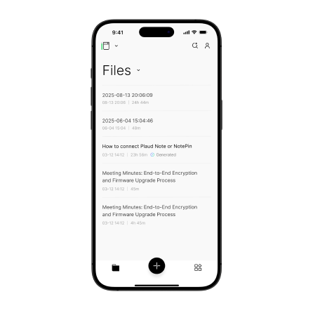 La app Plaud en un smartphone muestra la sección 'Archivos' con grabaciones, incluyendo 'How to connect Plaud Note or NotePin